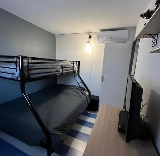 Maison Au Bord De L\'Etang